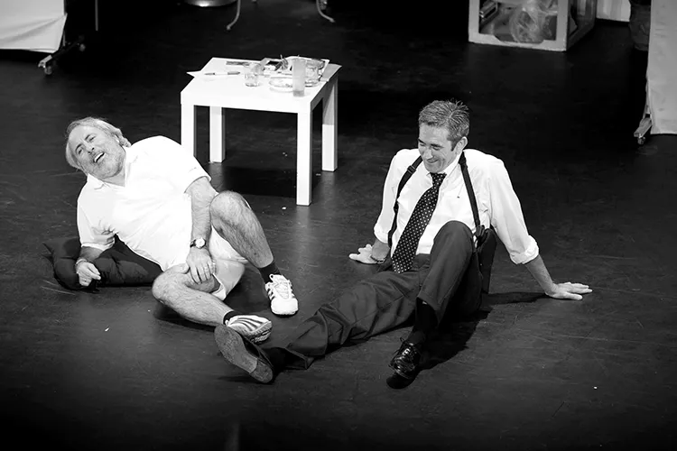 Isidoro Albarreal (a la izquierda) y José Mª Mármol. Teatro Oriente. 2010. Foto de Antonio Ramos. Archivo Almazara Teatro. Publicada en Agenda Atalaya el 5 de octubre de 2015